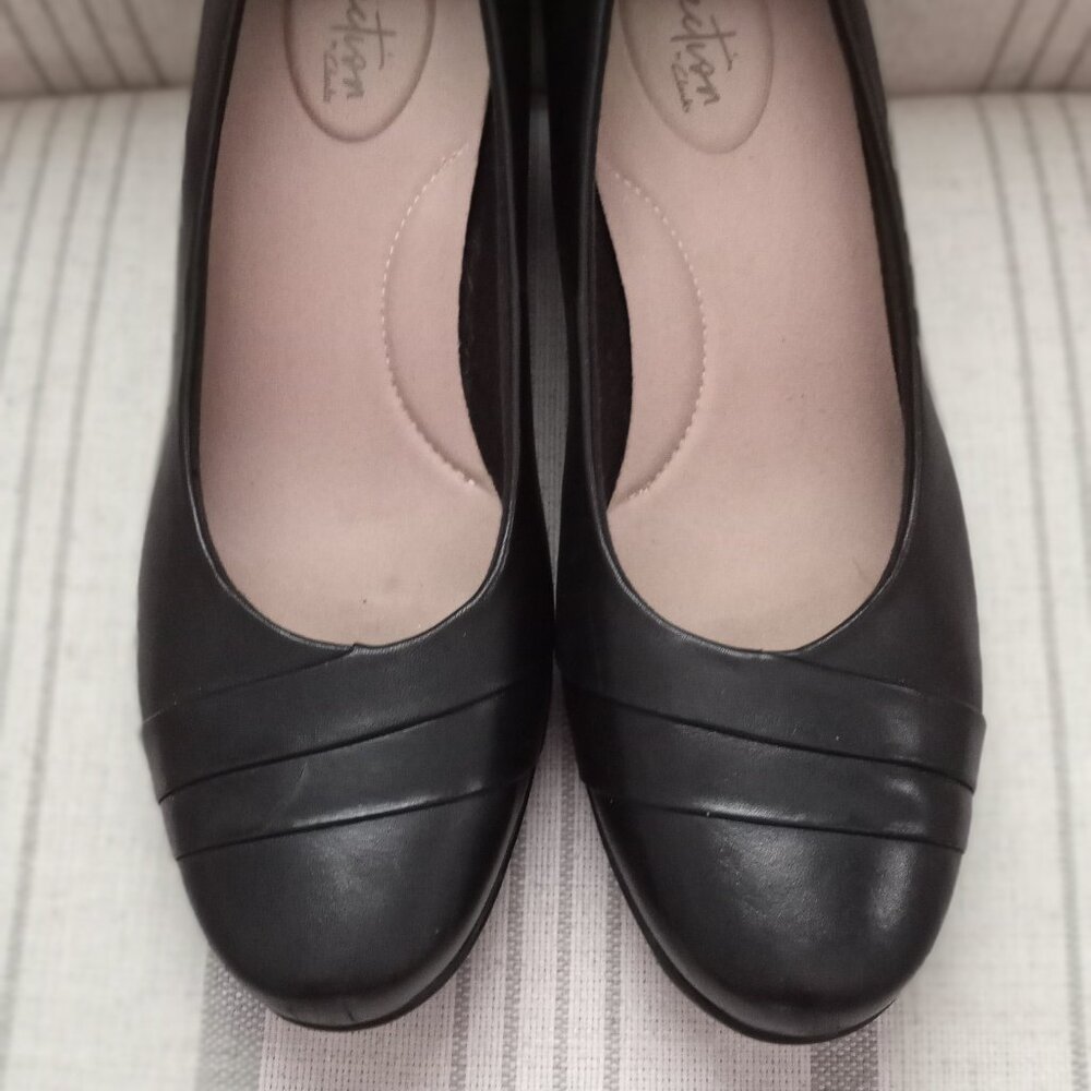 'Clarks Comfort Collection' Black Leather Court Size 9 EUC
